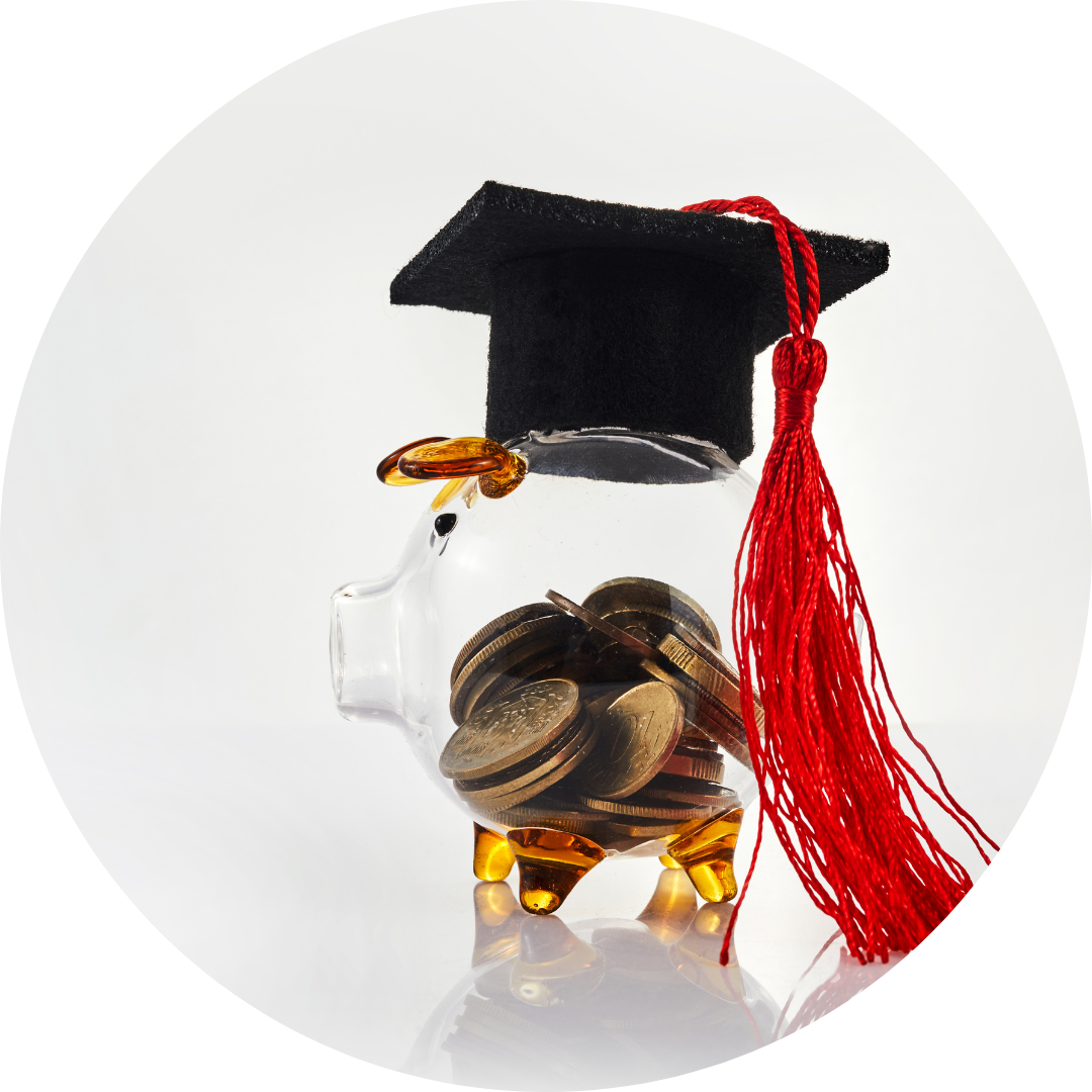  piggy bank wearing graduation cap